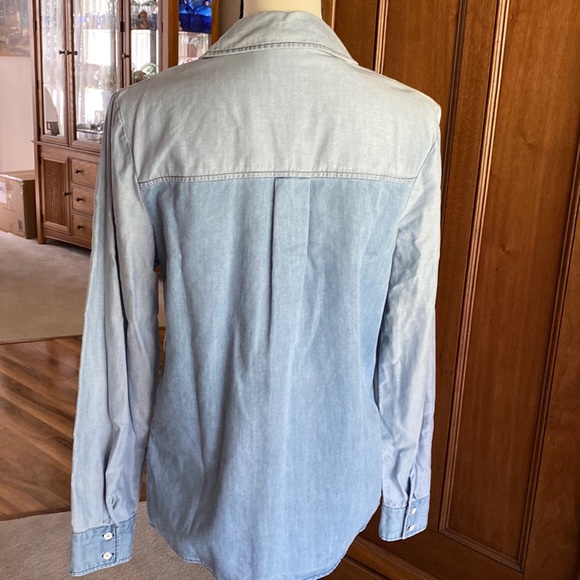 NWOT~ Kelsie Two-Toned Ladies Denim Shirt   Size Large - Picture 7 of 7